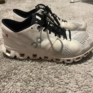 Cream / black on clouds